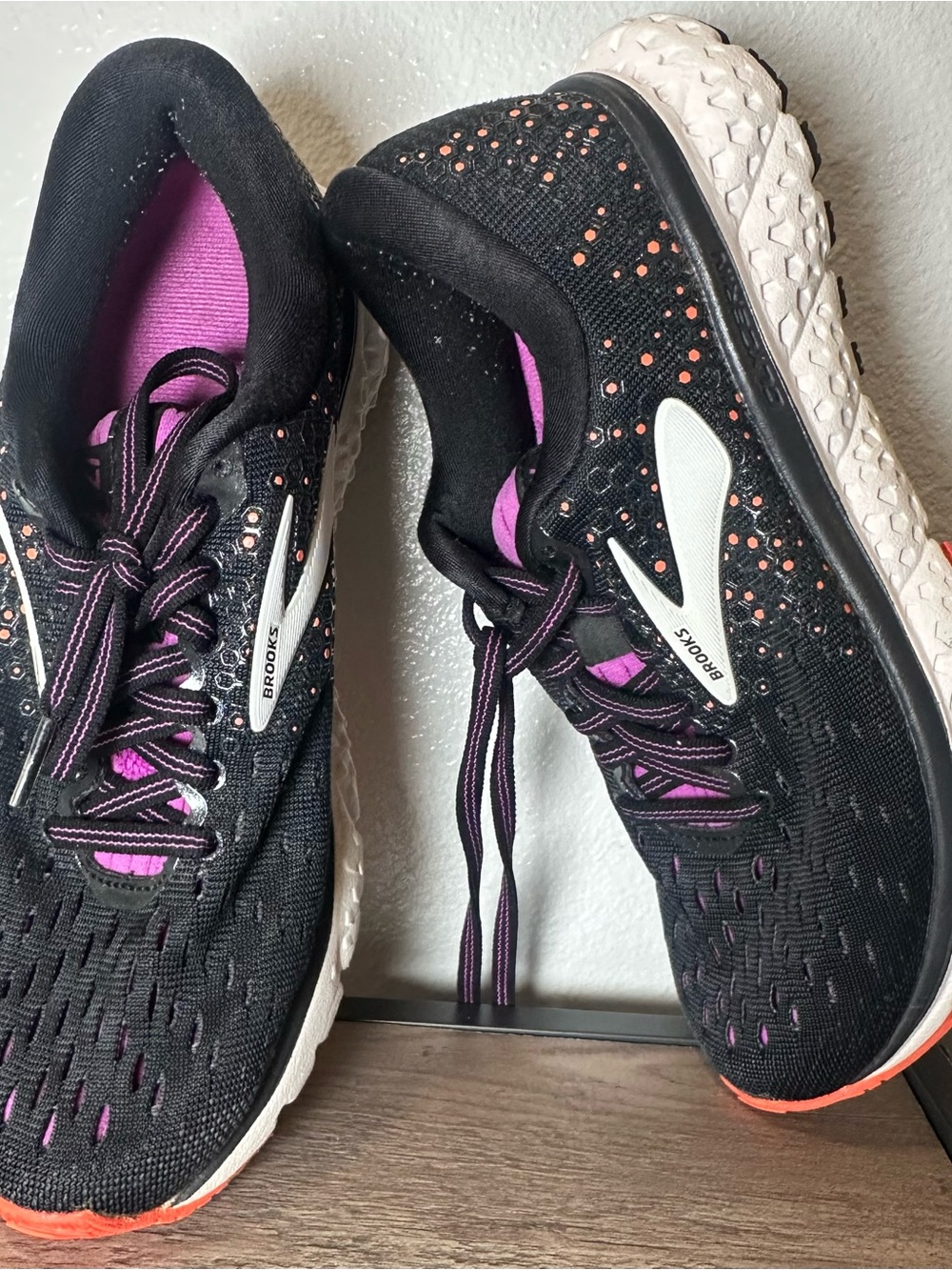 Brooks Glycerin 17 Women’s Size 6 B Black Purple Orange Running Shoes Sneakers